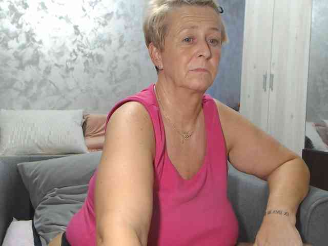 LovePinkLilli webcam