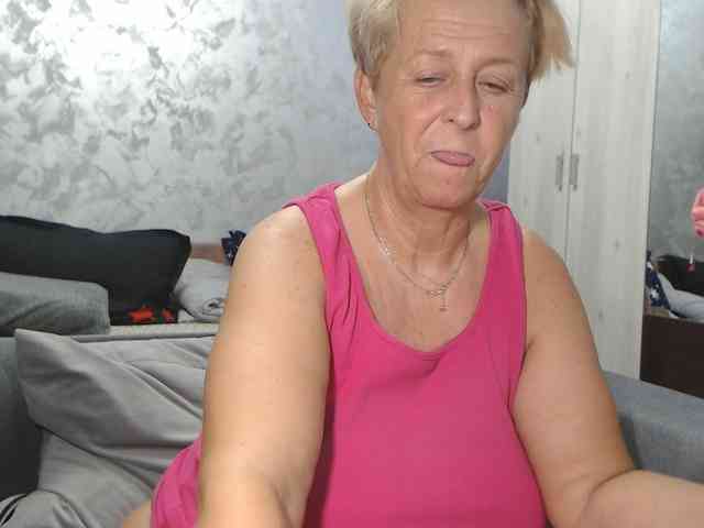 LovePinkLilli webcam