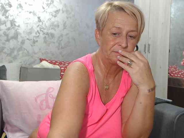 LovePinkLilli webcam