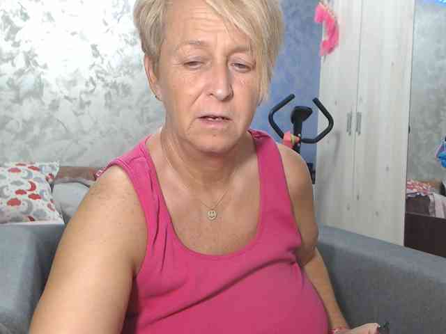 LovePinkLilli webcam