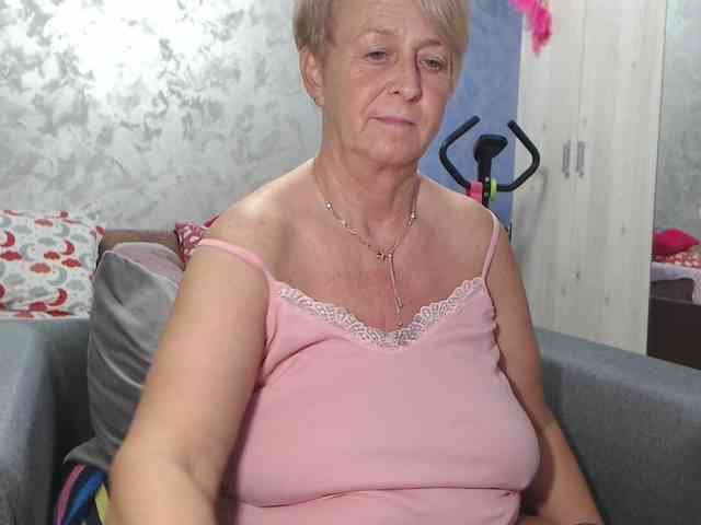 LovePinkLilli webcam
