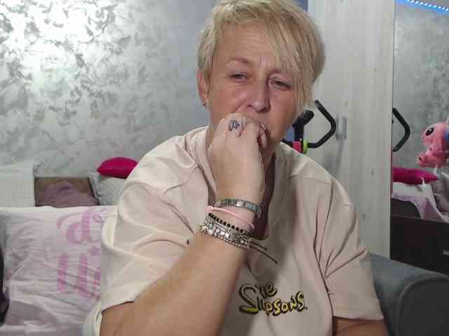 LovePinkLilli webcam