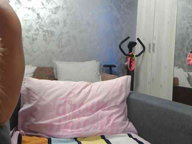 LovePinkLilli webcam