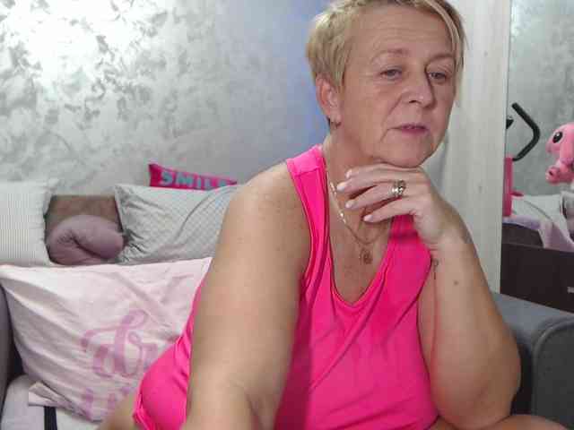 LovePinkLilli webcam