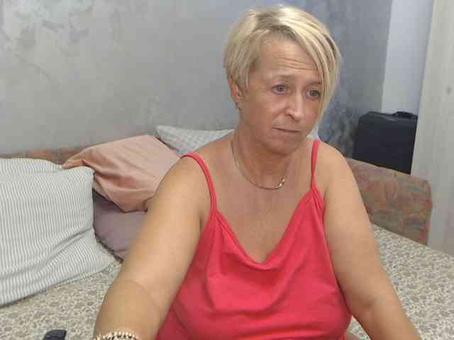 LovePinkLilli webcam