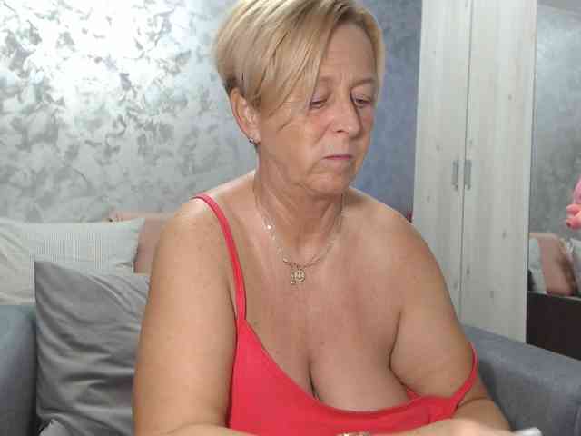 LovePinkLilli webcam