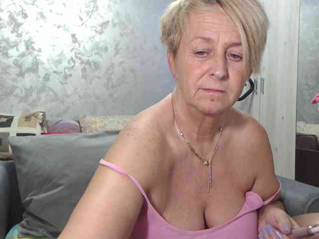 LovePinkLilli webcam