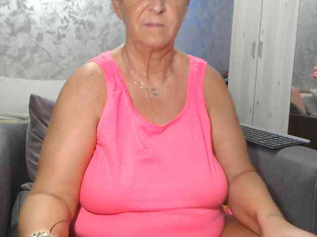 LovePinkLilli webcam