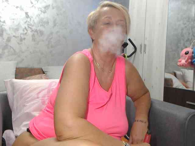 LovePinkLilli webcam