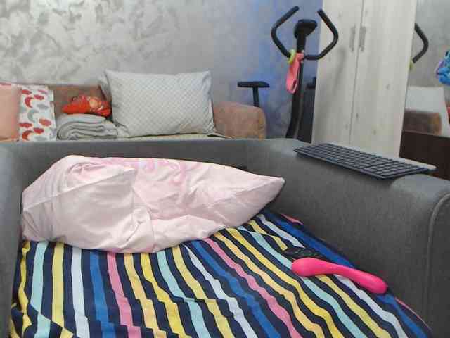 LovePinkLilli webcam