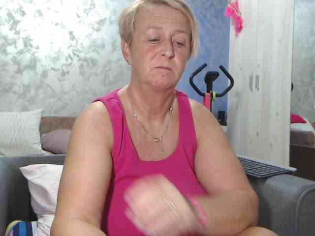 LovePinkLilli webcam