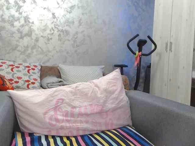 LovePinkLilli webcam