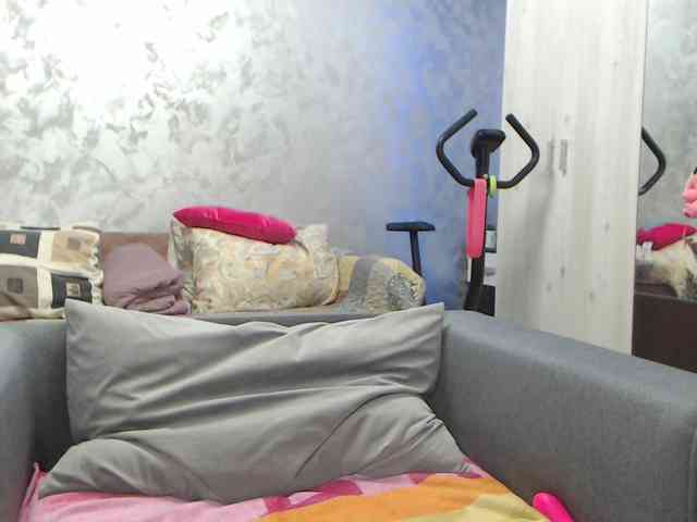 LovePinkLilli webcam