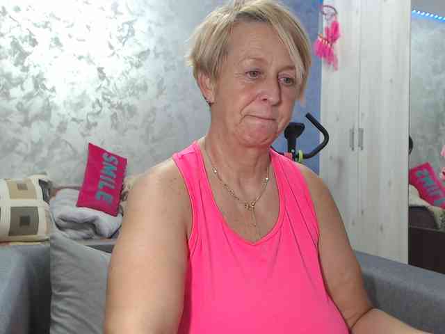 LovePinkLilli webcam