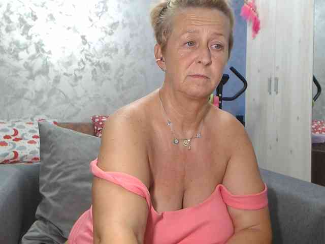 LovePinkLilli webcam