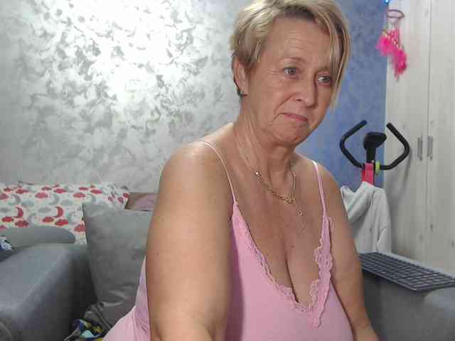 LovePinkLilli webcam