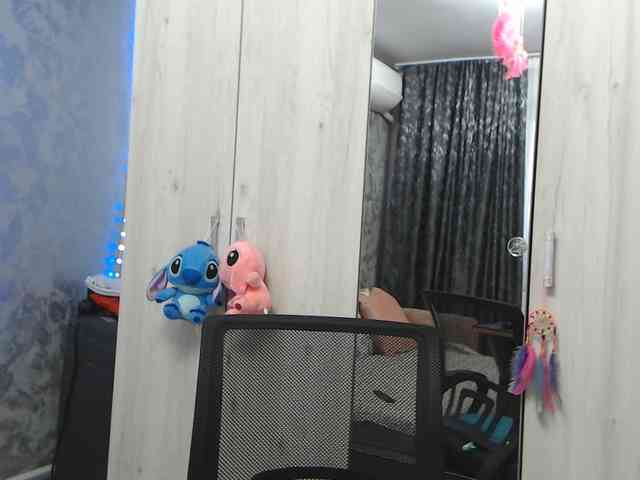 LovePinkLilli webcam