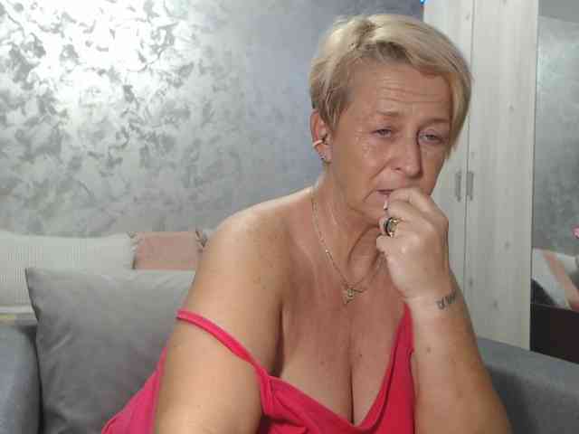 LovePinkLilli webcam