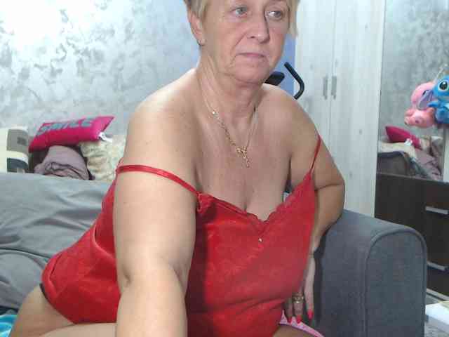 LovePinkLilli webcam