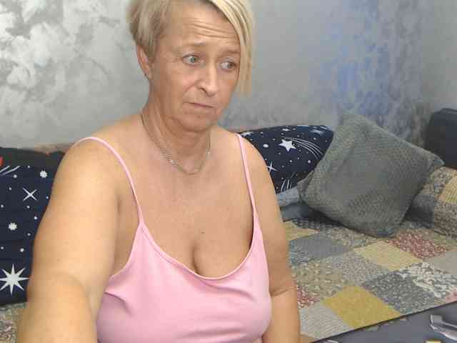 LovePinkLilli webcam