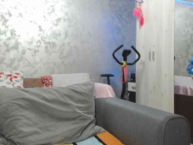LovePinkLilli webcam