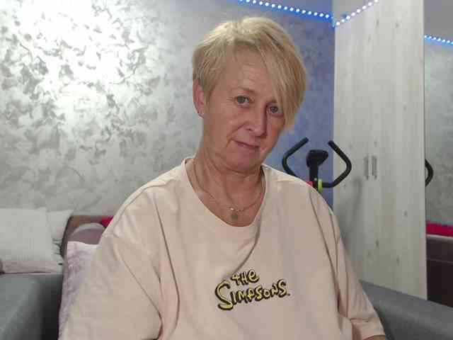 LovePinkLilli webcam