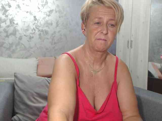 LovePinkLilli webcam