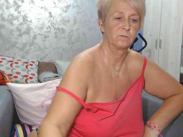 LovePinkLilli webcam