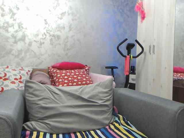 LovePinkLilli webcam