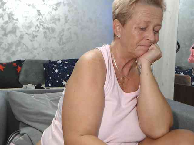 LovePinkLilli webcam
