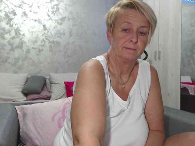 LovePinkLilli webcam