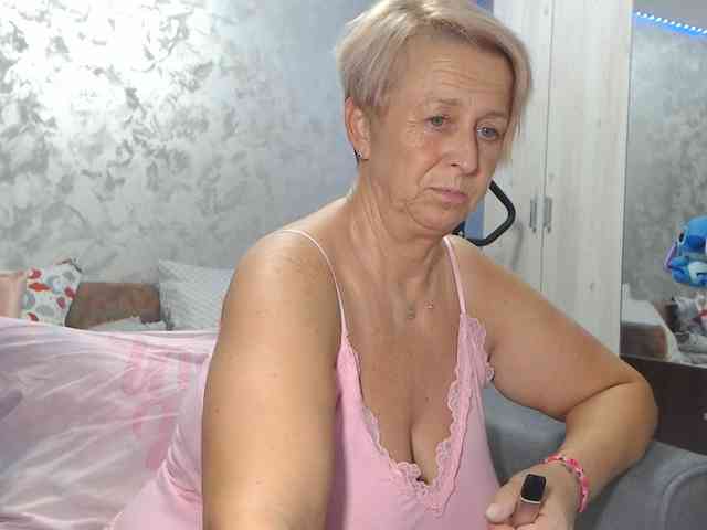 LovePinkLilli webcam