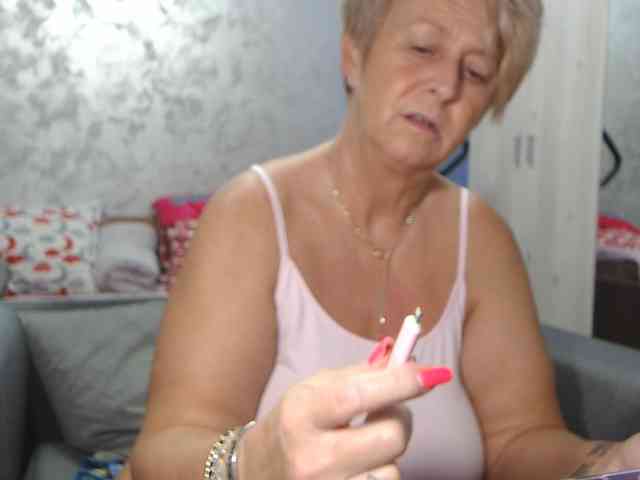 LovePinkLilli webcam
