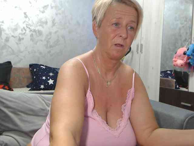 LovePinkLilli webcam