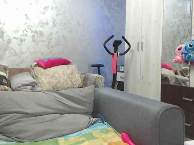 LovePinkLilli webcam