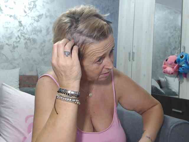 LovePinkLilli webcam