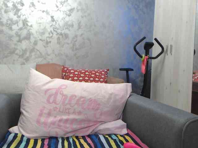 LovePinkLilli webcam