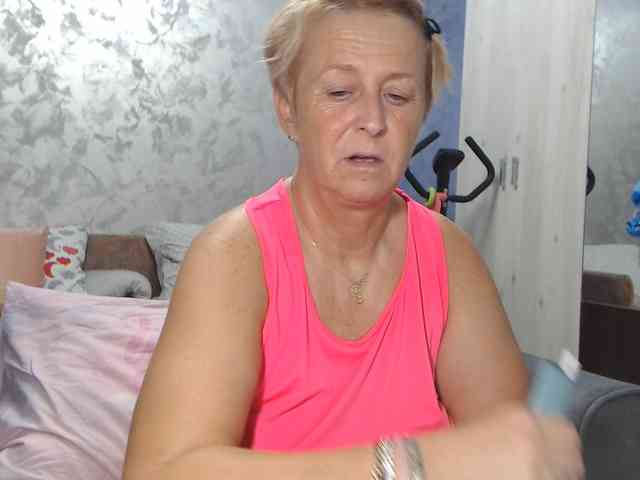 LovePinkLilli webcam