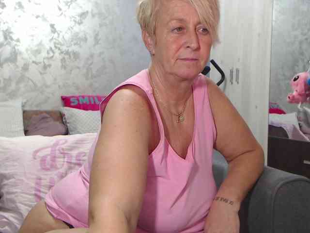 LovePinkLilli webcam