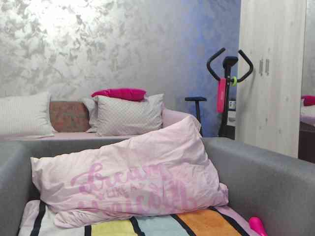 LovePinkLilli webcam