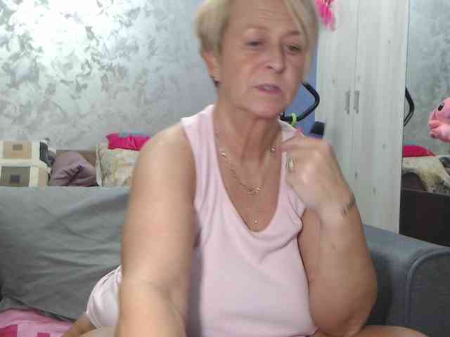 LovePinkLilli webcam