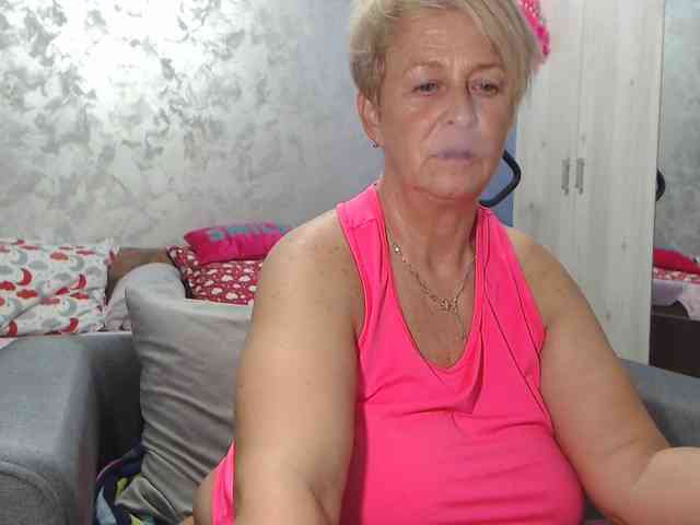 LovePinkLilli webcam
