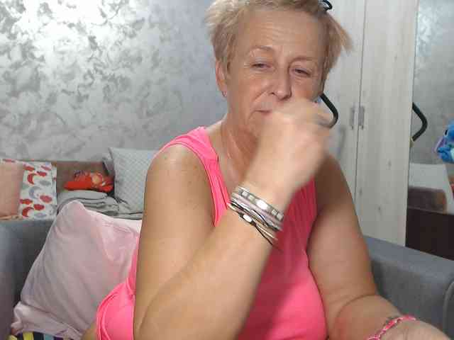 LovePinkLilli webcam