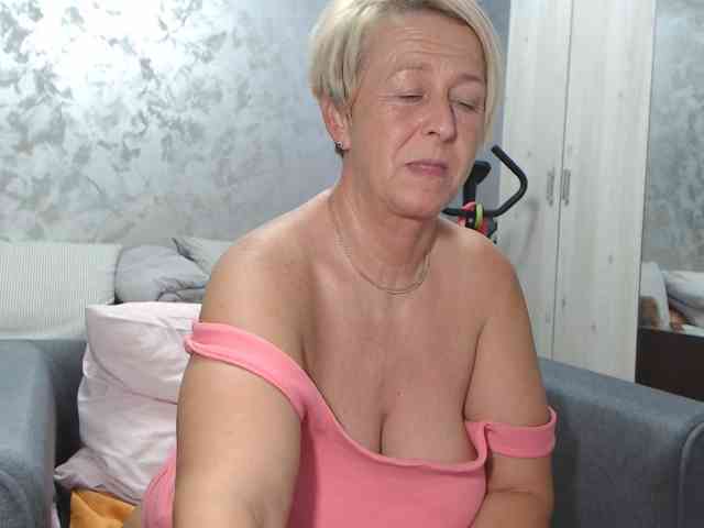 LovePinkLilli webcam