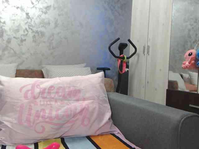 LovePinkLilli webcam