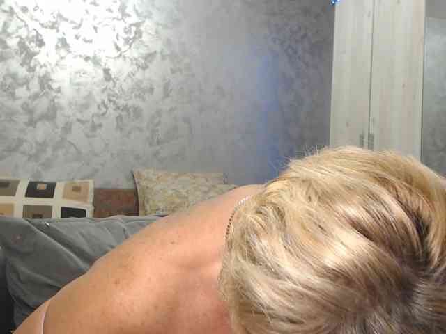 LovePinkLilli webcam