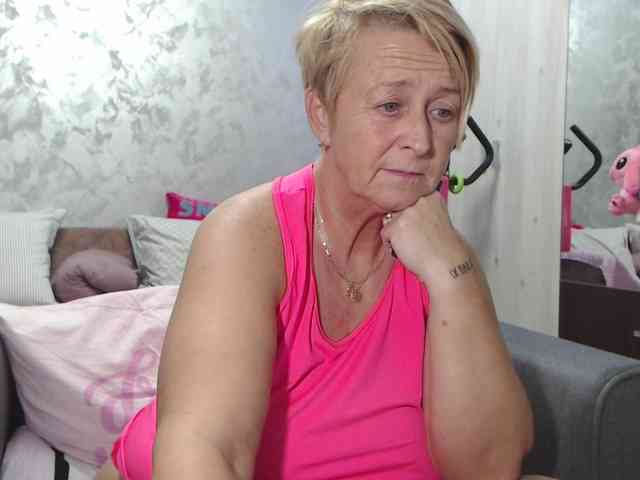 LovePinkLilli webcam