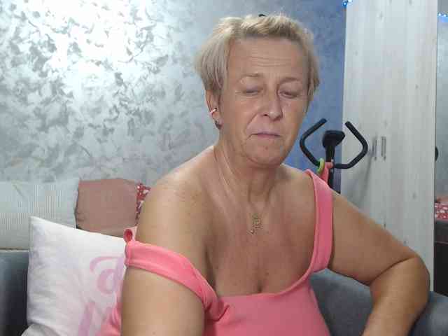 LovePinkLilli webcam