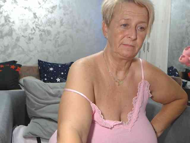 LovePinkLilli webcam