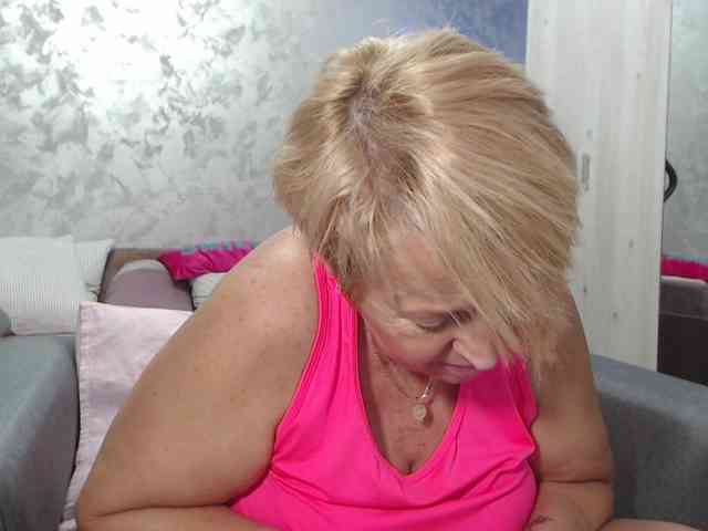 LovePinkLilli webcam